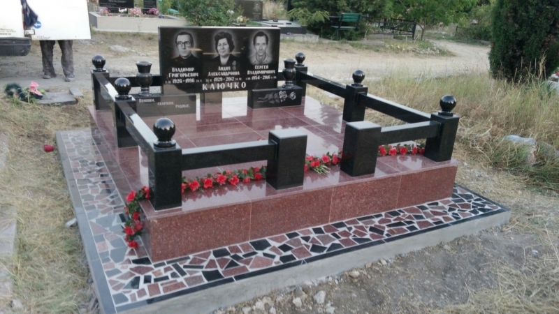 Мемориальный комплекс из гранита